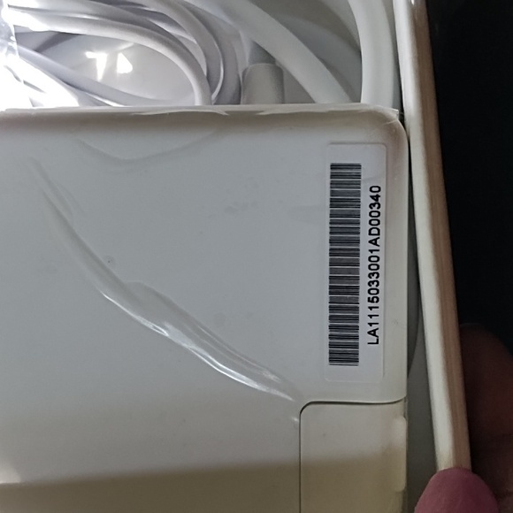 Apple 60w MagSafe Power Adapter - Picture 2 of 6